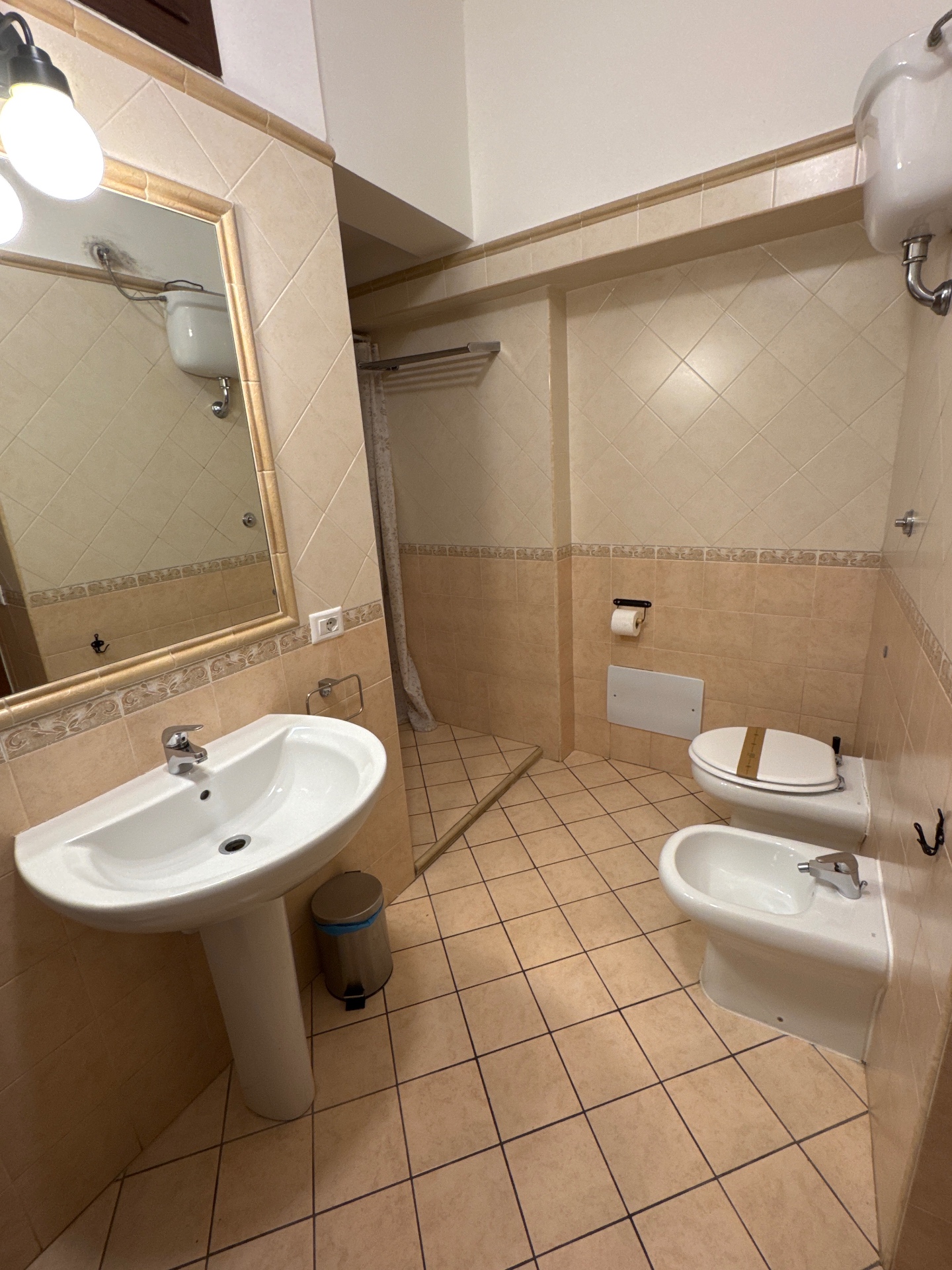 Camera Matrimoniale con Bagno Esterno — foto 5